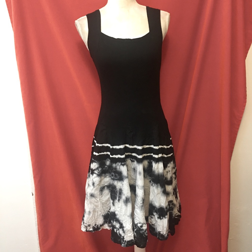 Luna Luz fit and flare tie dye dress sleeveless black & white small